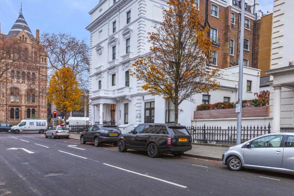 South Kensington Apartment