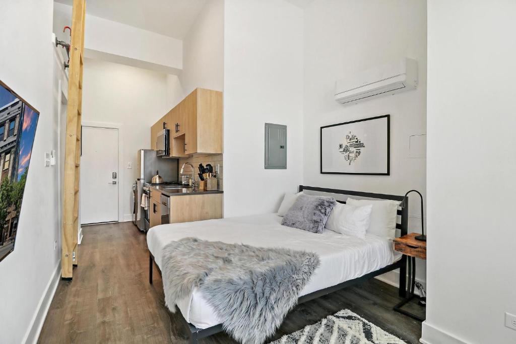 Vibrant & Modern Uptown Studio Apt close to Shops - Wilson 401