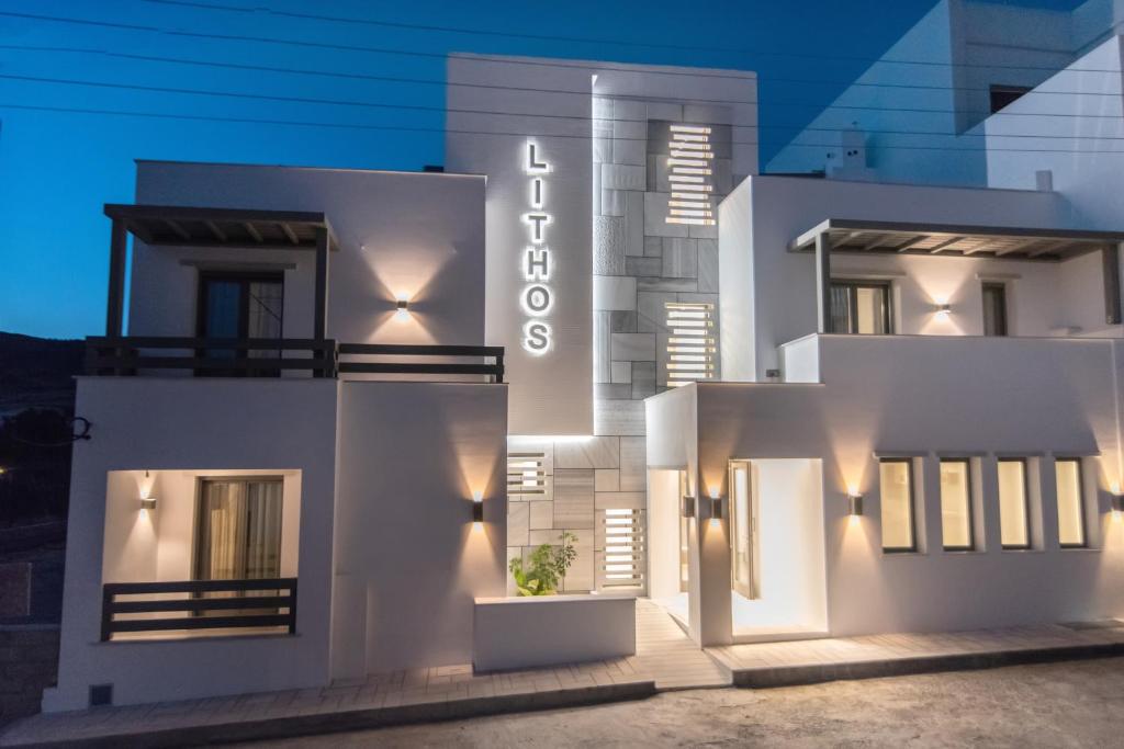 Lithos Luxury Suites (Tinos Town)