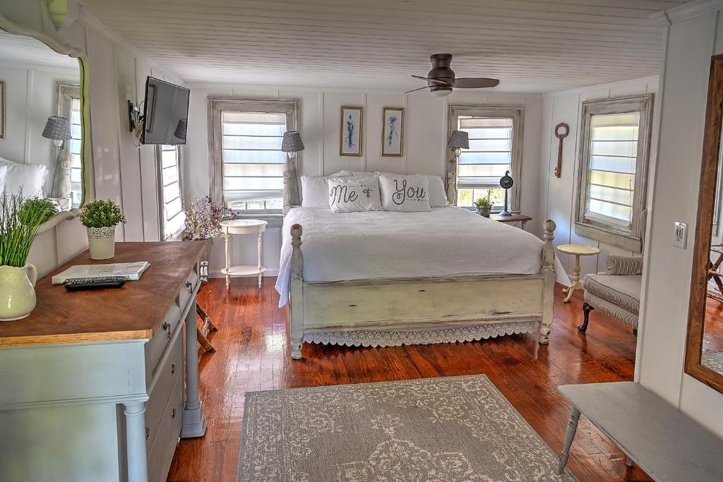 Open Gates Bed & Breakfast (Darien)