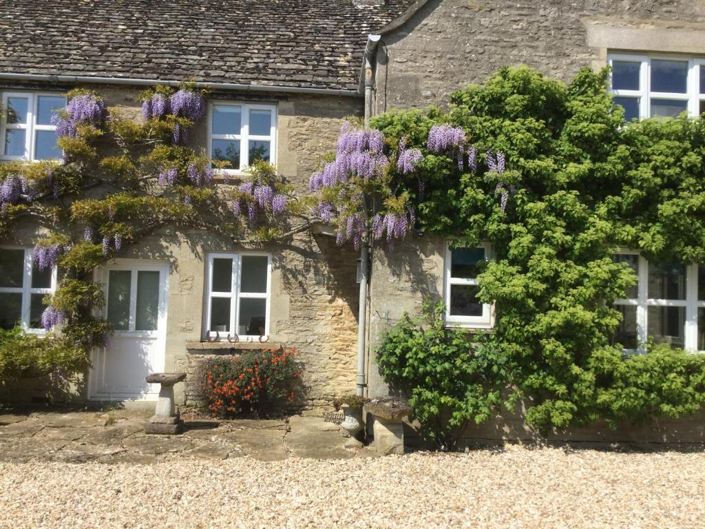 Field End House (Cirencester)