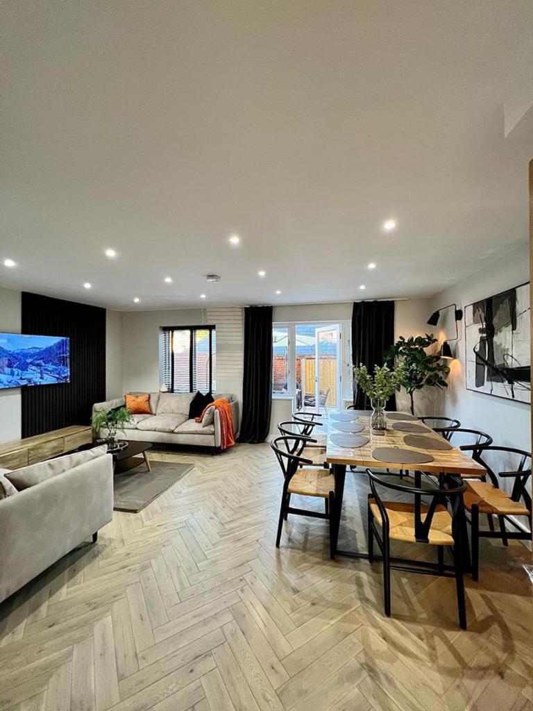Charming 3-Bed House in Canterbury with Parking