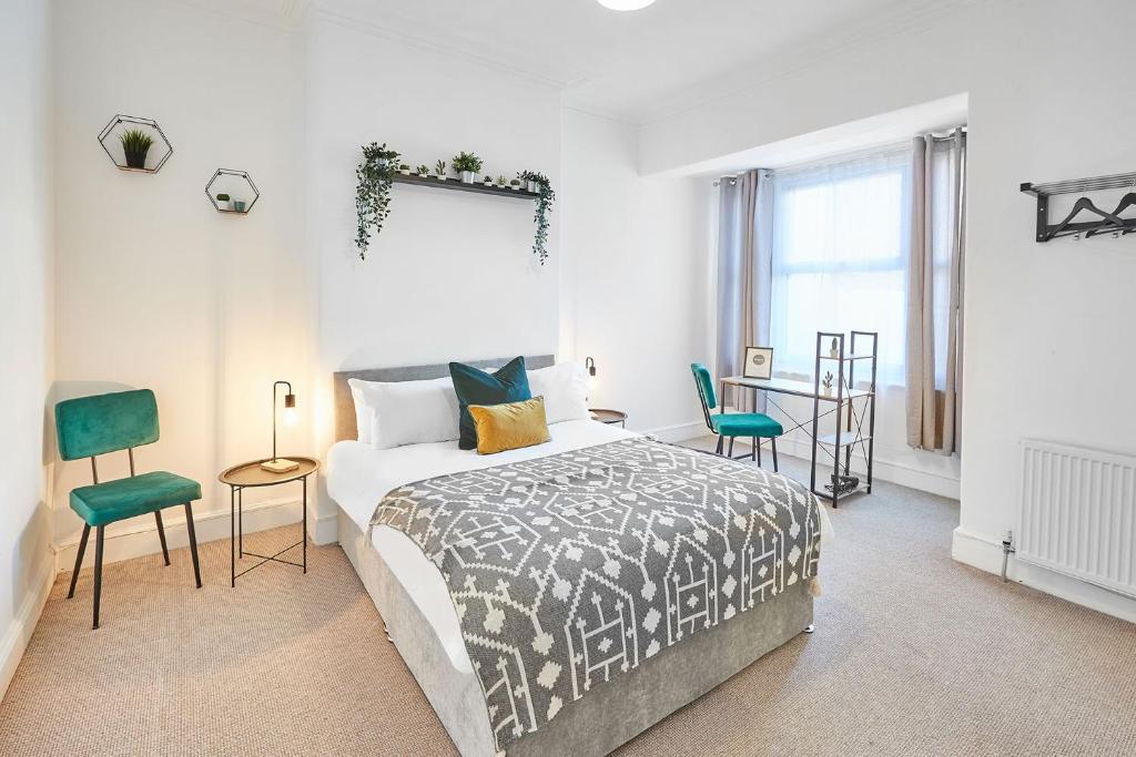 Leven Locke Spacious Apartment