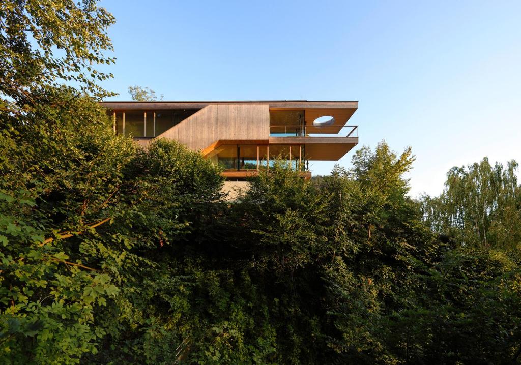 Haus am Felsen