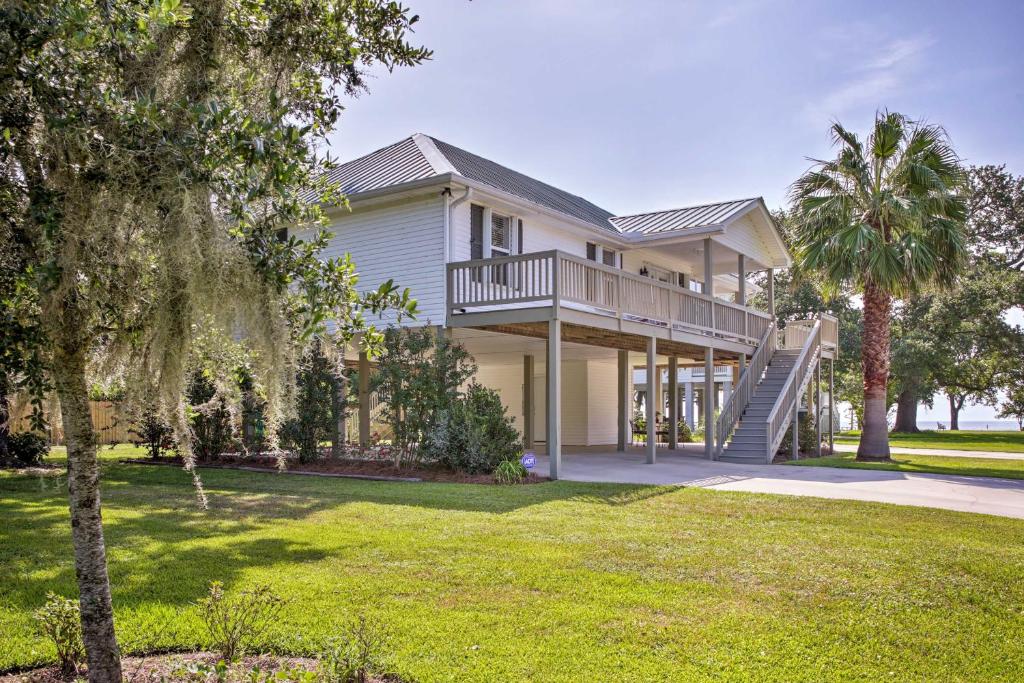The Palm Bay St Louis Home - Walk to Beach! (Waveland)