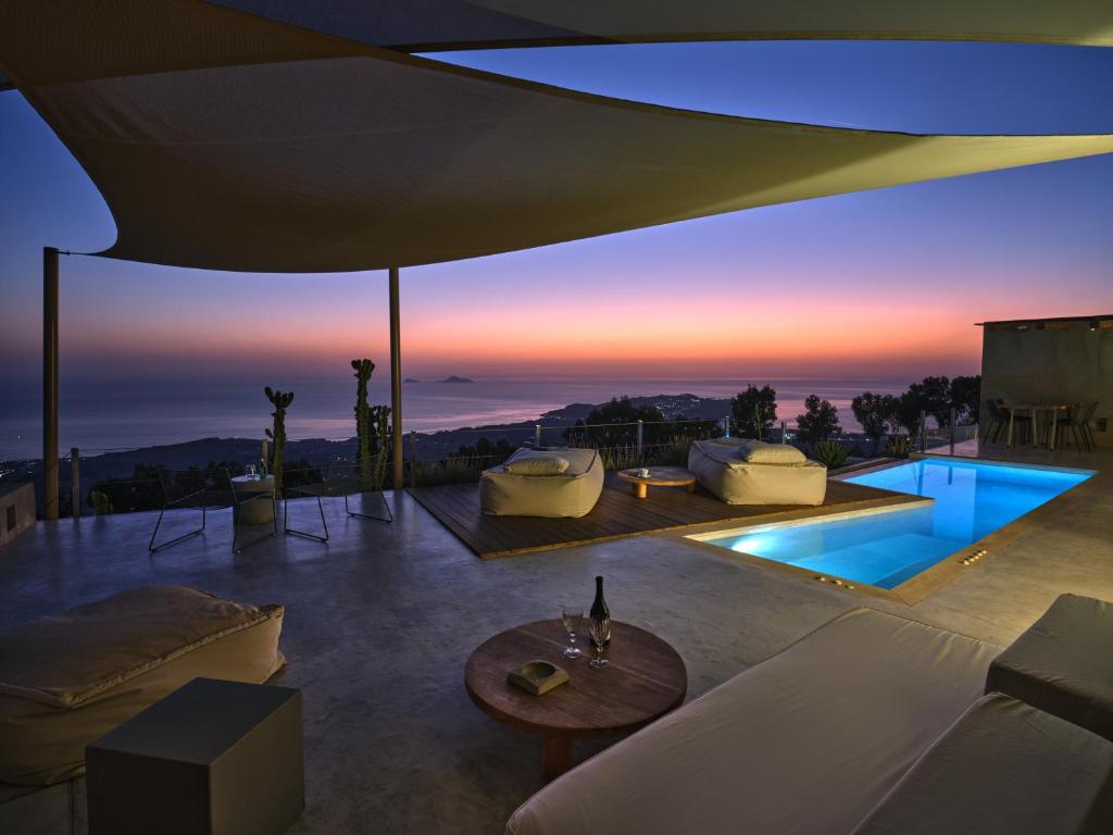 Santorini Heights (Pirgos)