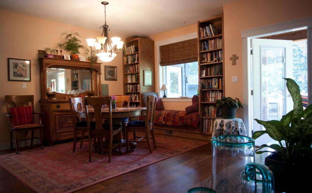 Salmon Point B&B (Oyster Bay)