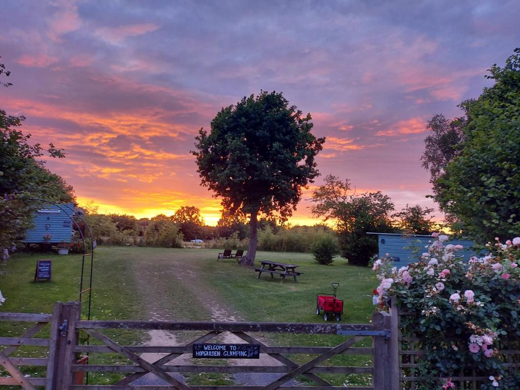 Hopgarden Glamping Luxury Shepherds Huts (Wadhurst)