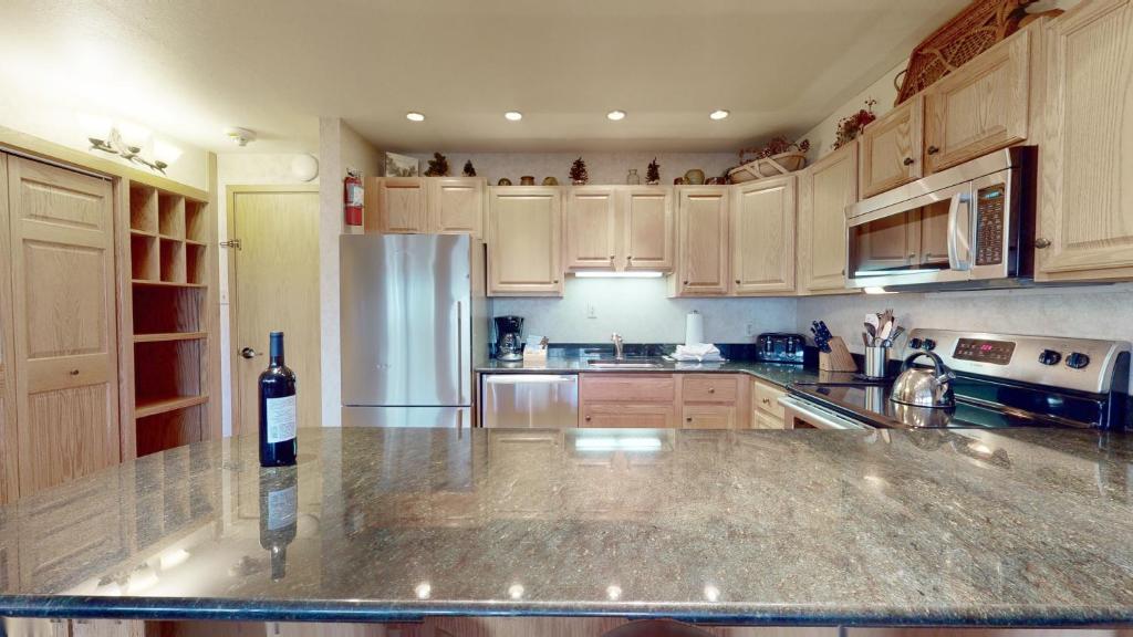 Laurelwood Condominiums Studio Premier Unit 306