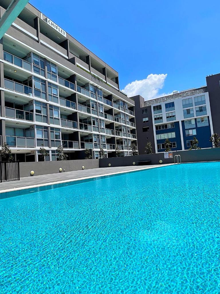 AQUA 306 POOLSIDE Luxury Apartment
