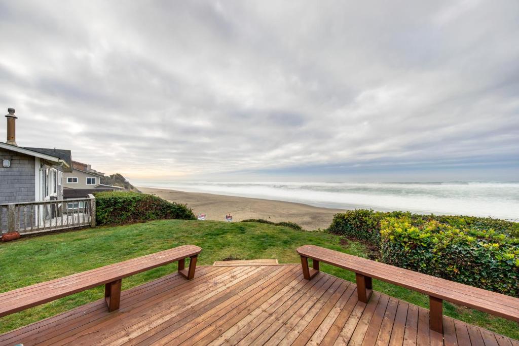 The Best Little Beach House on the Oregon Coast! (Lincoln Beach)