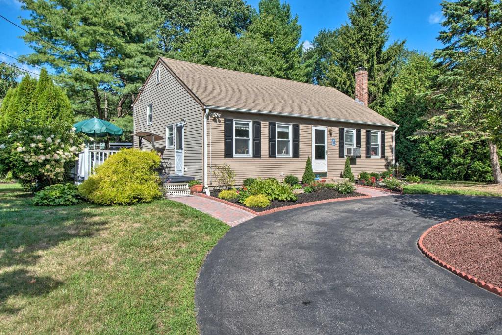 Ideal Narragansett Location with Furnished Deck! (Narragansett)