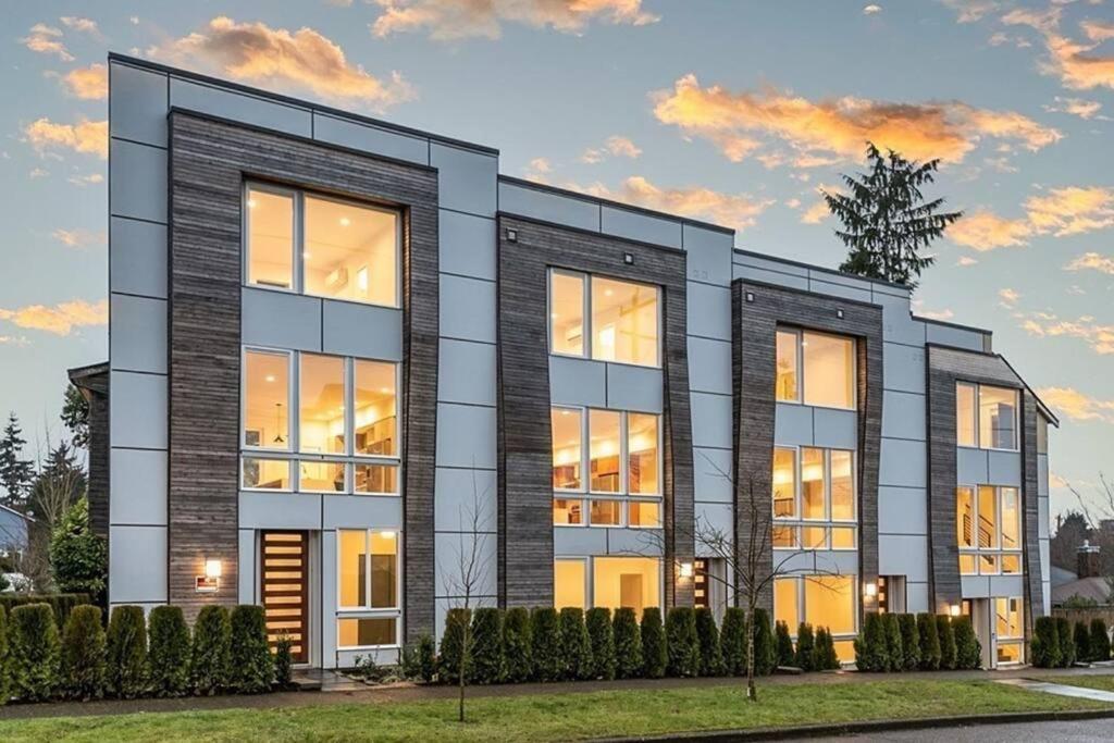 Modern Townhome Rooftop Deck