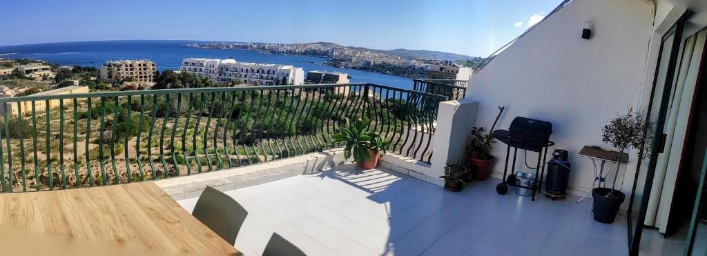 Gaia Penthouse sea and country views stay