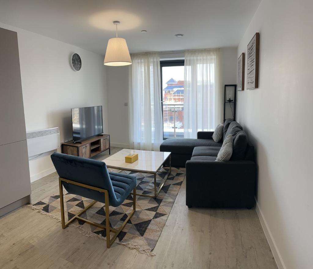 2 Bedroom & 2 Bath Apartment with Parking