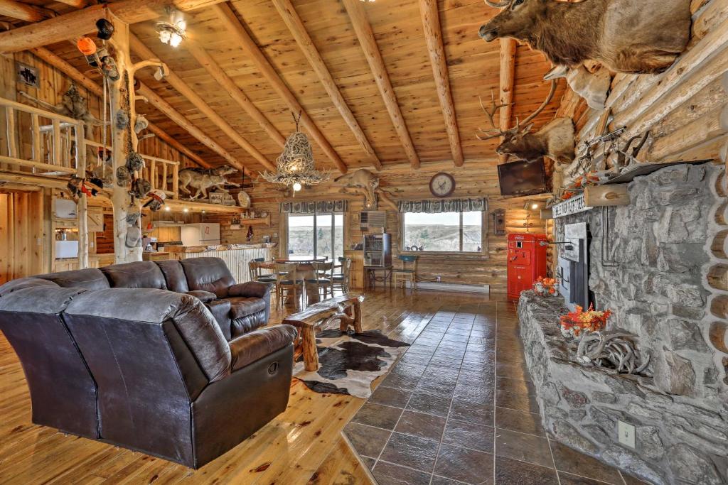 Custom Belle Fourche Cabin Great for Large Groups (Belle Fourche)