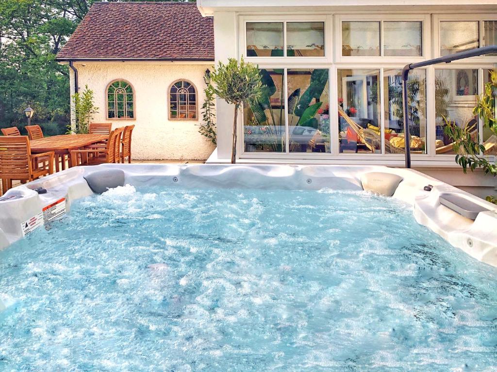 Daweswood Guest Suite - Luxury retreat with optional hot tub