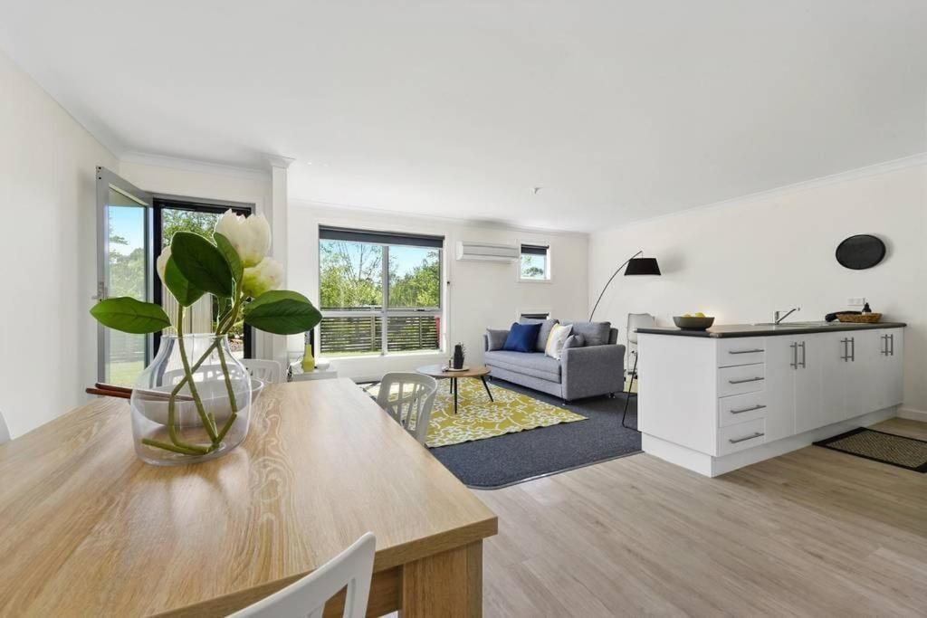 Stylish and Spacious Launceston Villa + Free Wifi