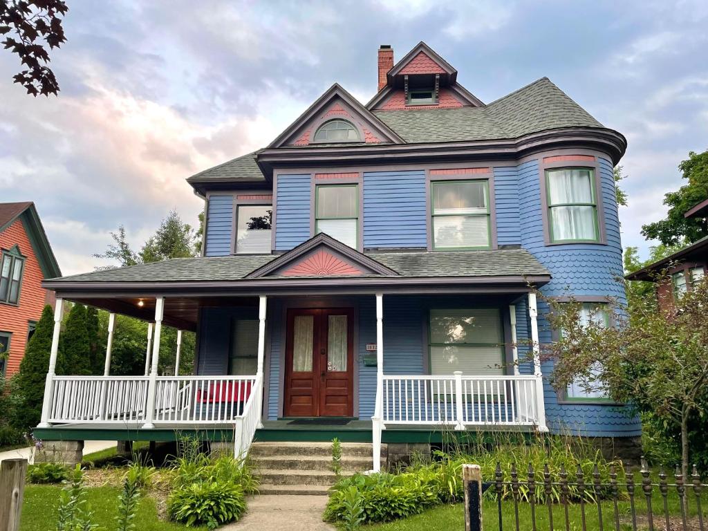 Art and Lodging (South Bend)
