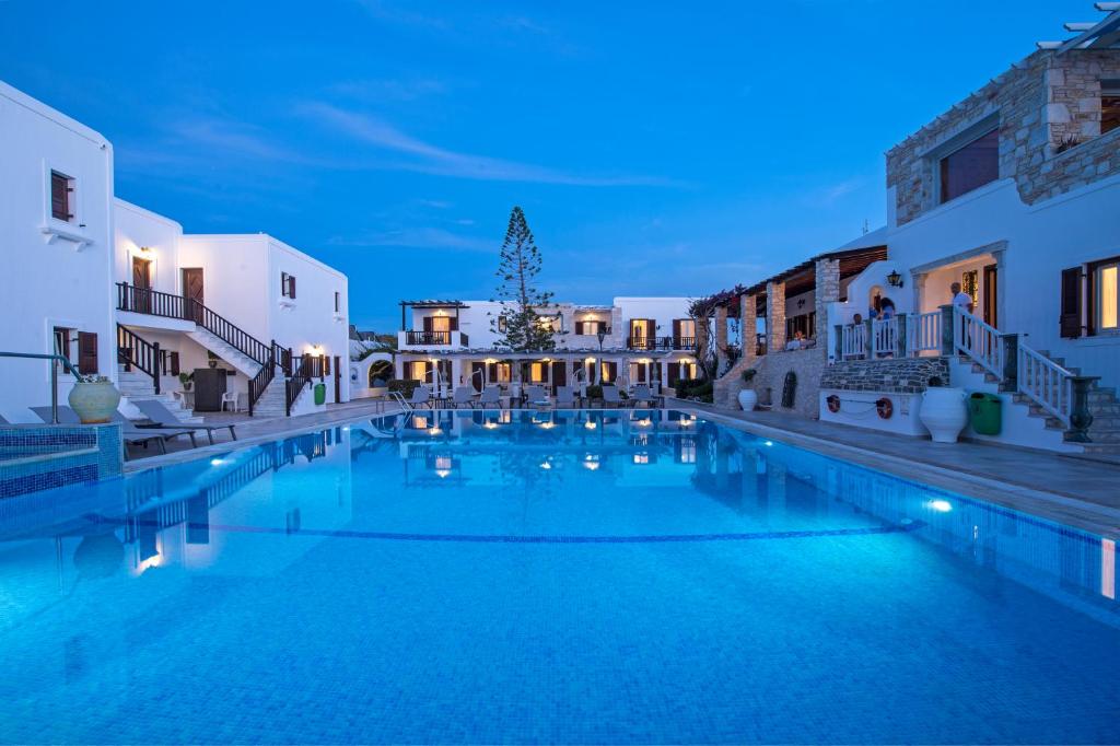 Contaratos Beach Hotel (Naousa)