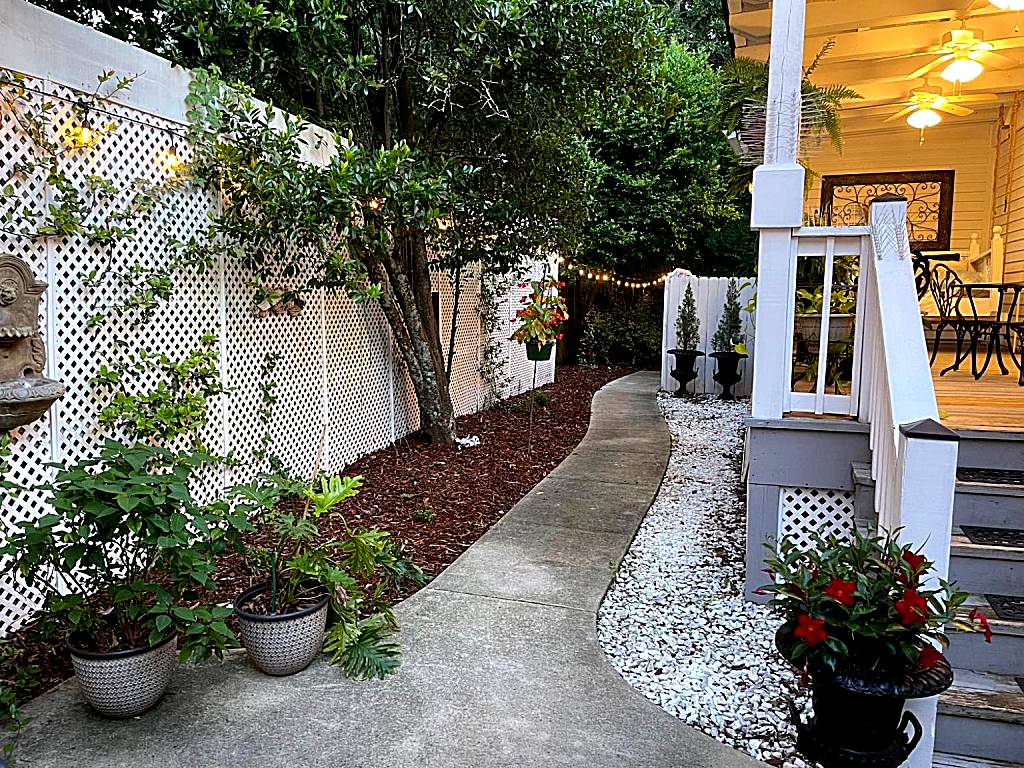 Bama Bed and Breakfast - Chimes Suite (Tuscaloosa)