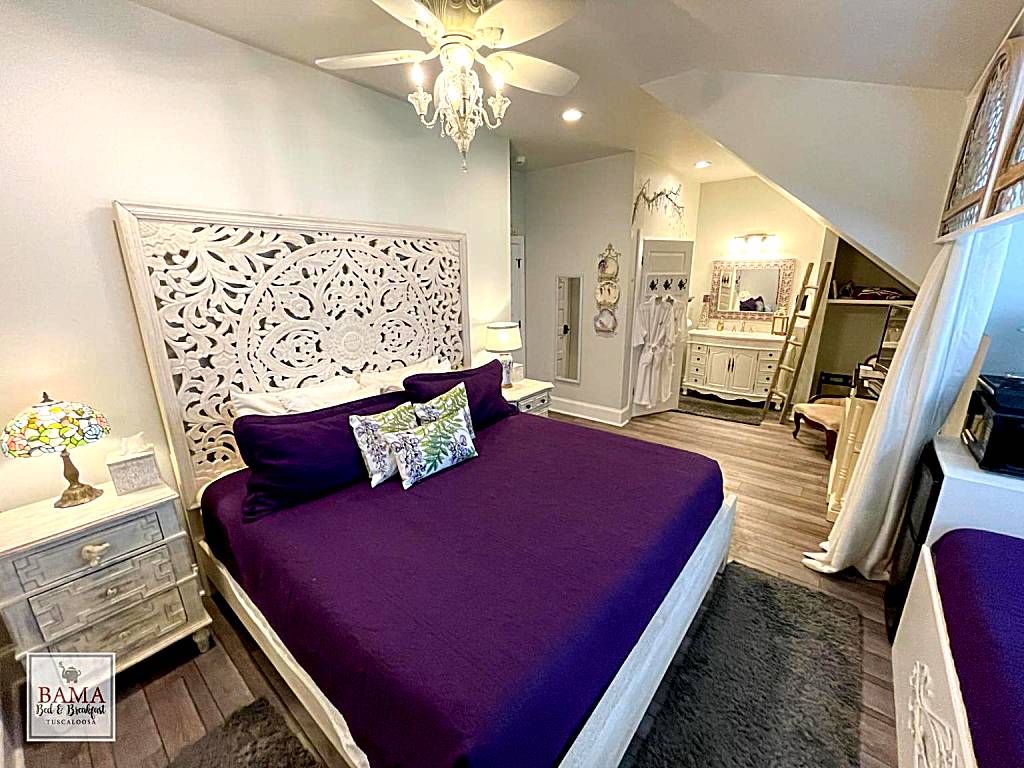 Bama Bed and Breakfast - Wisteria Suite (Tuscaloosa)