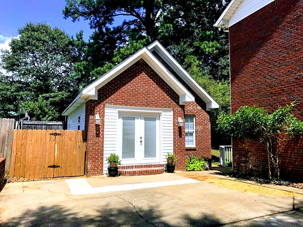 Southern Charmer Cottage (Tuscaloosa)