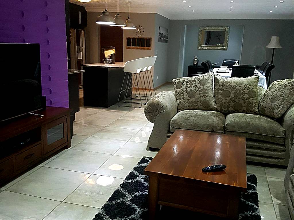Dinaledi House