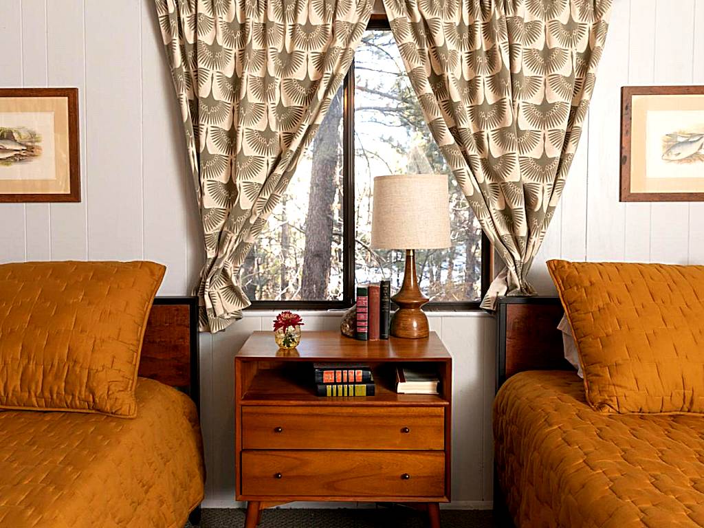Oak Knoll Lodge