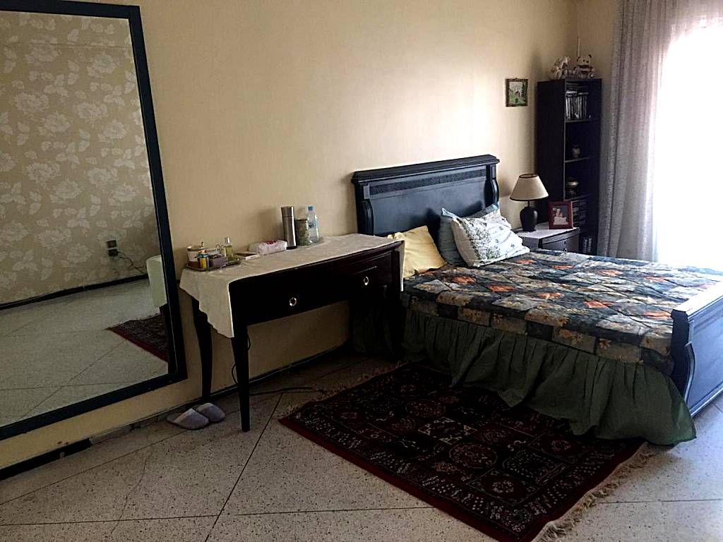 Room in Guest room - Property located in a quiet area close to the train station and town
