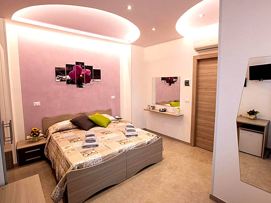 Cuneo Bed