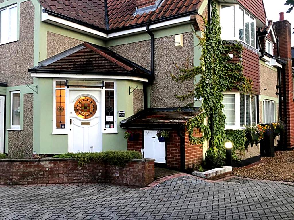 April Lodge (Poole)