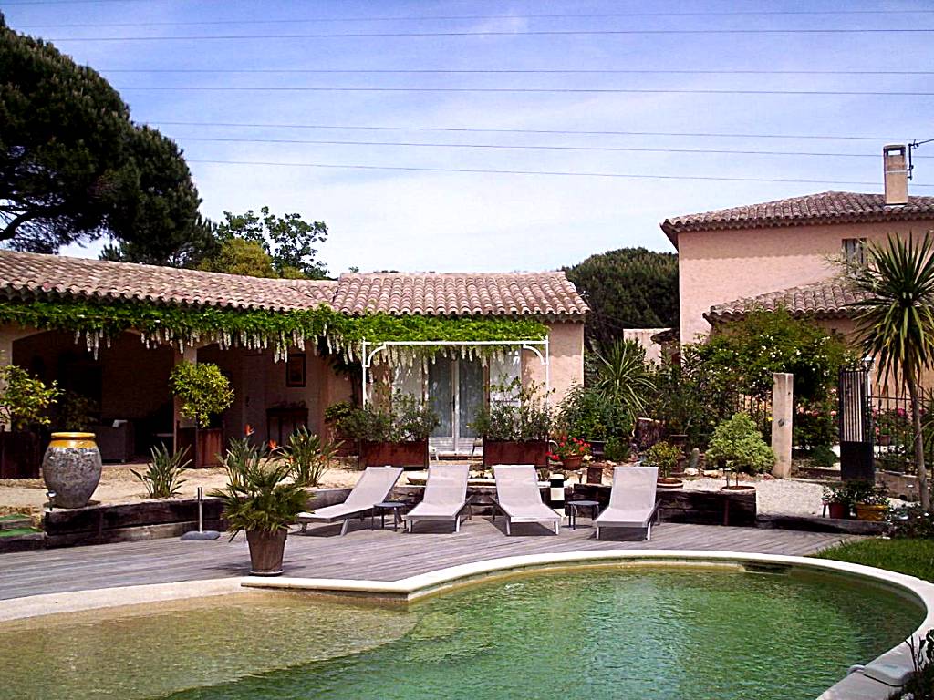 Les Glycines (Grimaud)