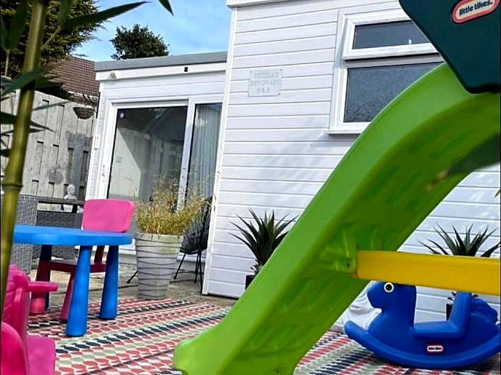 Nicolas Devon air bed and breakfast