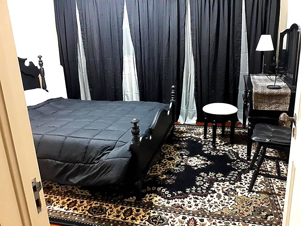Harriott House: The Winter Room (Terre Haute)