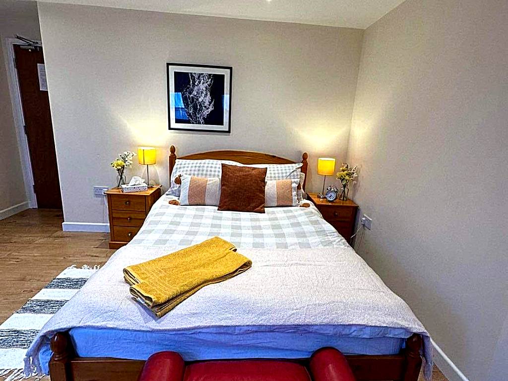 Luton Town House B&B