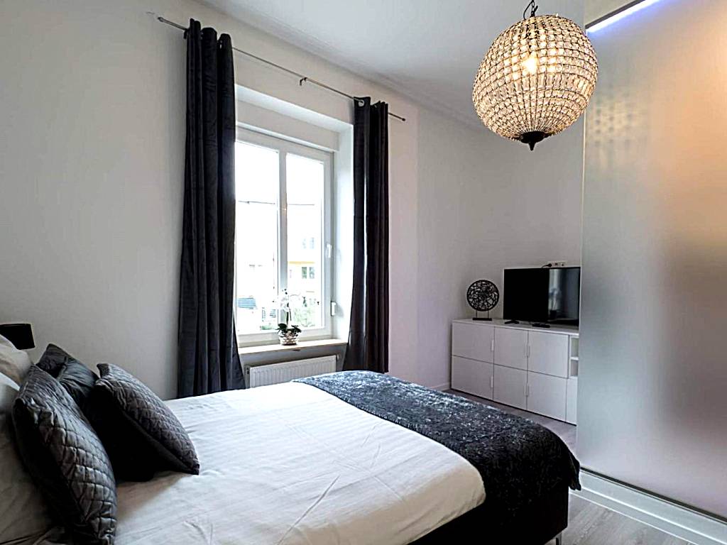 EXECUTIVE DOUBLE ROOM WITH EN-SUITE in GUEST HOUSE RUE TREVIRES R3