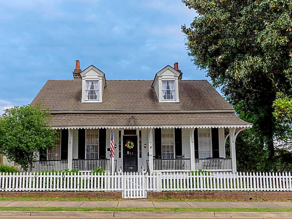 Riverboat Bed & Breakfast