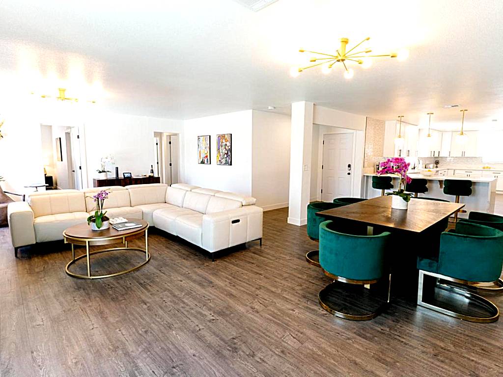 NEW LUX POOL VILLA 5 min from STRIP (Las Vegas)