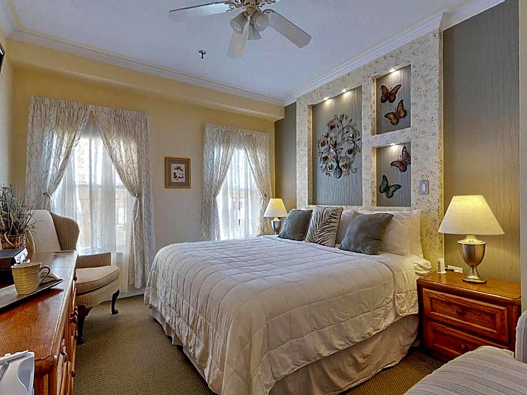 The Ocean Plaza Hotel (Ocean Grove)