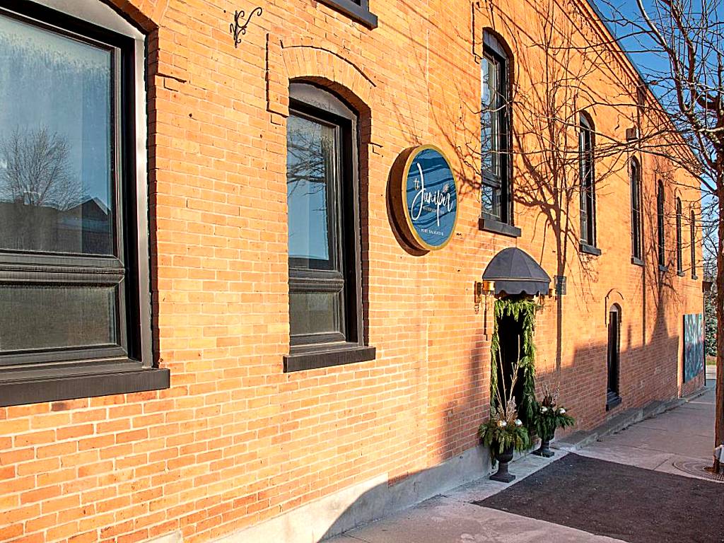The Juniper Inn (St. Catharines)