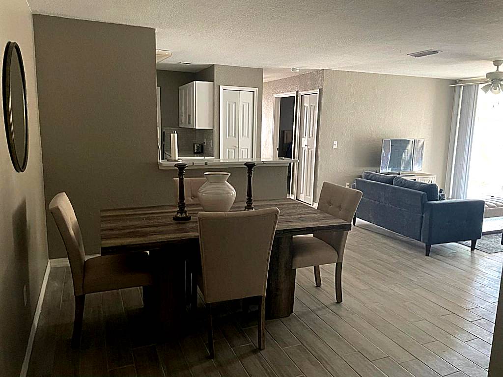 SandlAke private residences condo