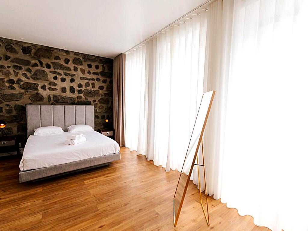 CITY STONE HOUSE