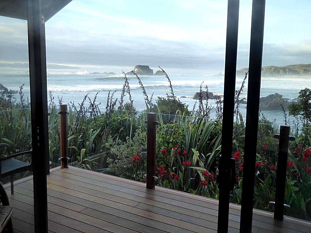 The Bay House Beachfront Accommodation (Cape Foulwind)