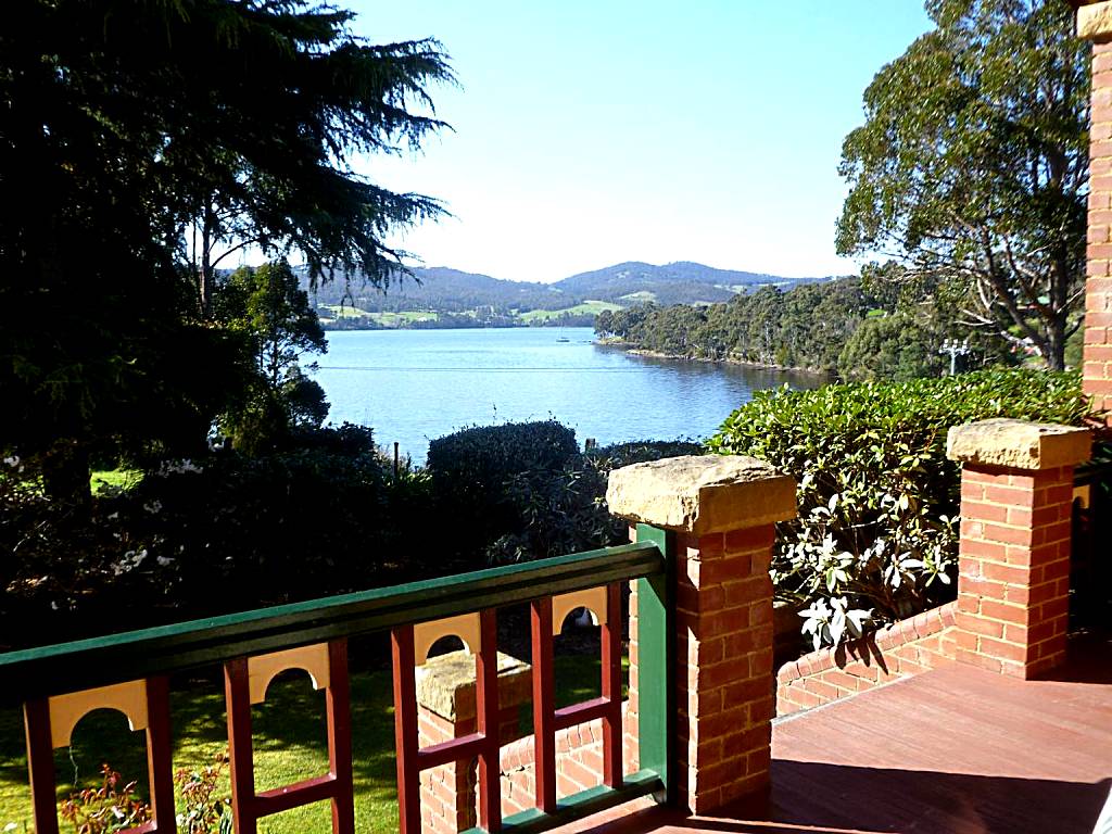 Donalea Bed and Breakfast & Riverview Apartment (Castle Forbes Bay)