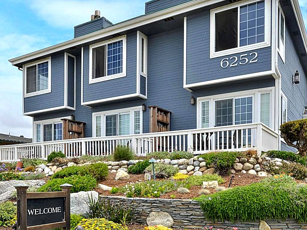 Sand Pebbles Inn (Cambria)