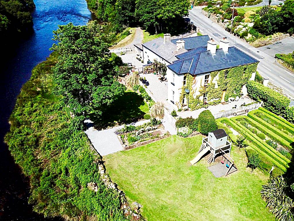 Riverside House (Newport)