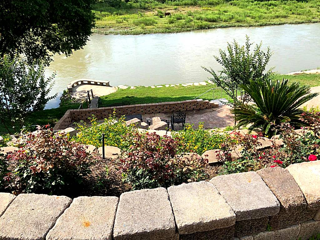 The Perry Riverhouse (Bastrop)