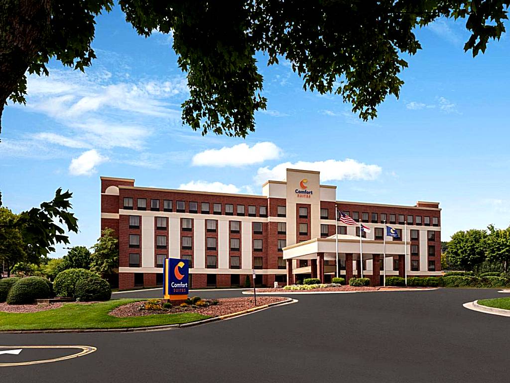 Comfort Suites Outlet Center