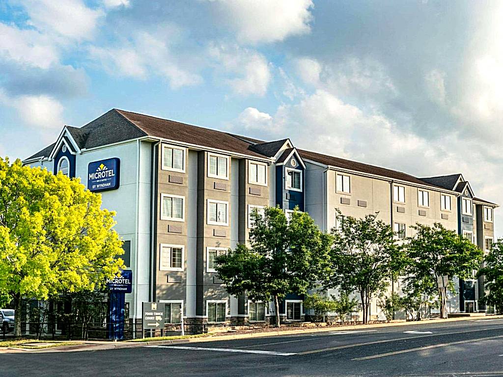 Microtel Inn & Suites by Wyndham Austin Airport